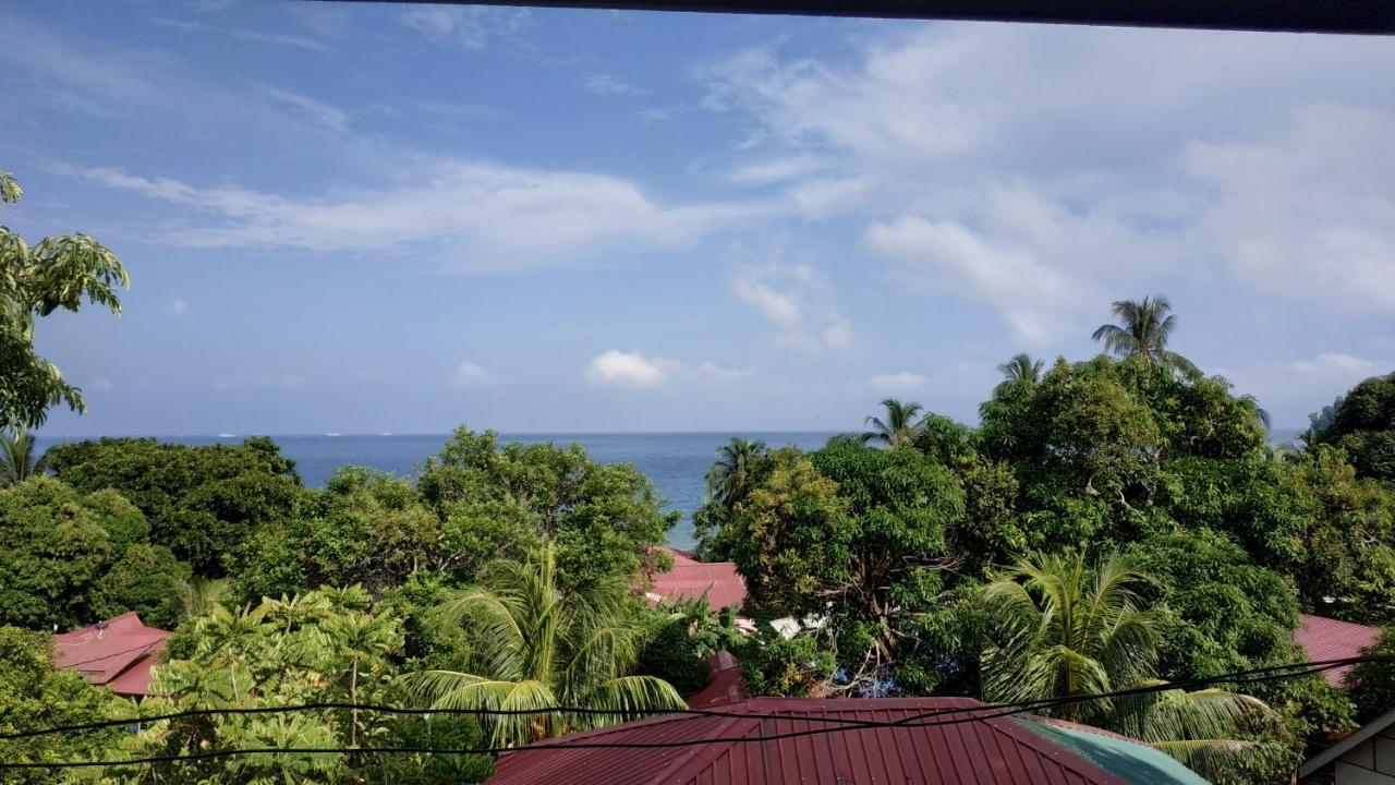 Johans Chalet Hotel Kampong Ayer Batang Exterior photo